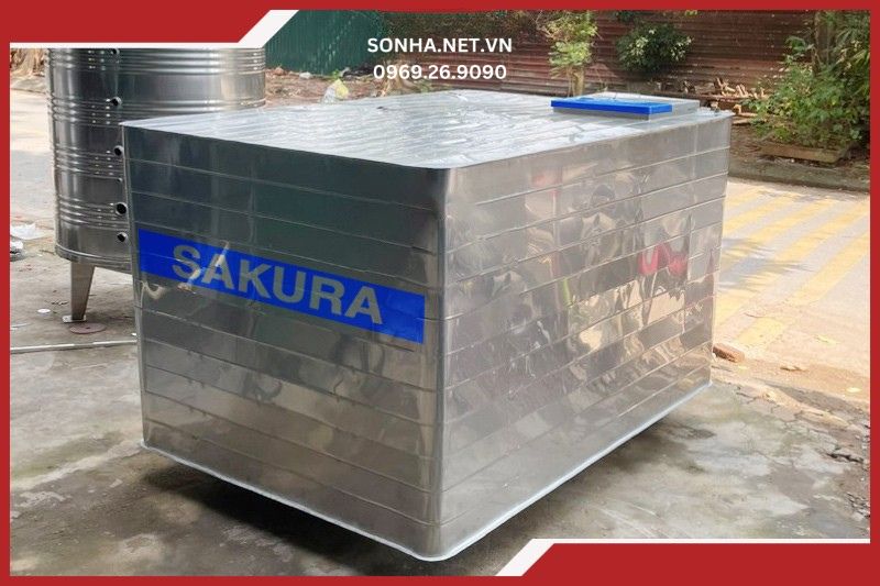 H&igrave;nh ảnh lắp đặt thực tế bể vu&ocirc;ng đặt nổi inox Sakura 2000L 