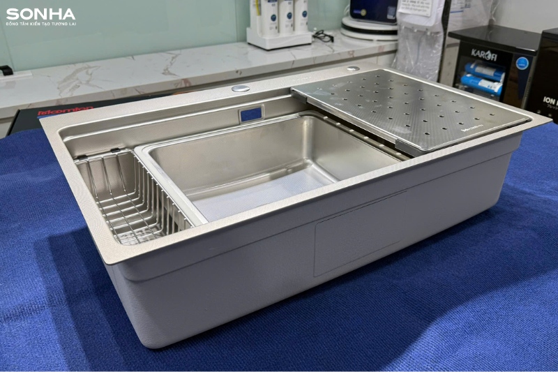 Ảnh thực tế si&ecirc;u phẩm chậu rửa b&aacute;t inox 1 hố Moomton M7650