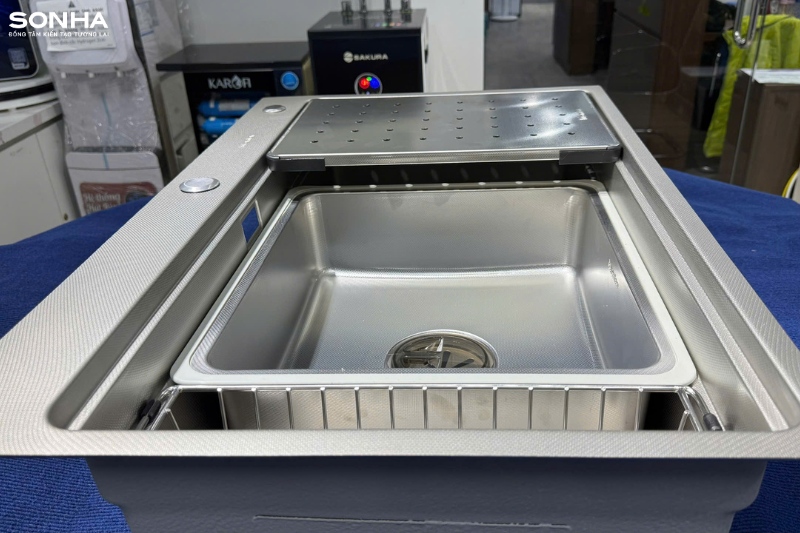 Ảnh thực tế si&ecirc;u phẩm chậu rửa b&aacute;t inox 1 hố Moomton M7650