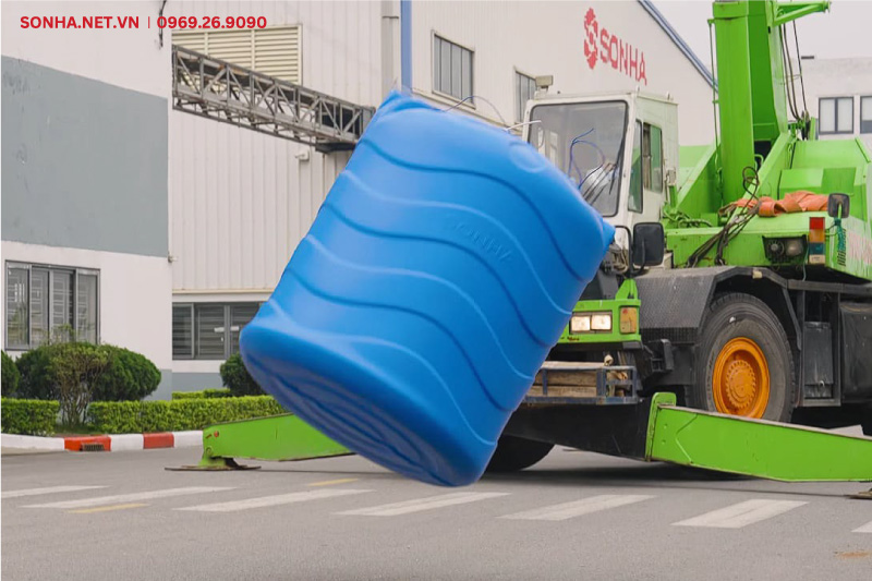 Hình ảnh thực tế của bồn nhựa công nghệ đúc Sơn Hà ULTRA đứng