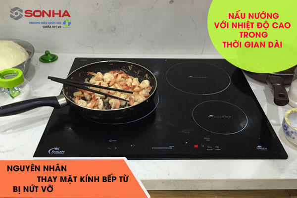 Mặt kính bếp từ bị vỡ do nấu lâu thời gian dài