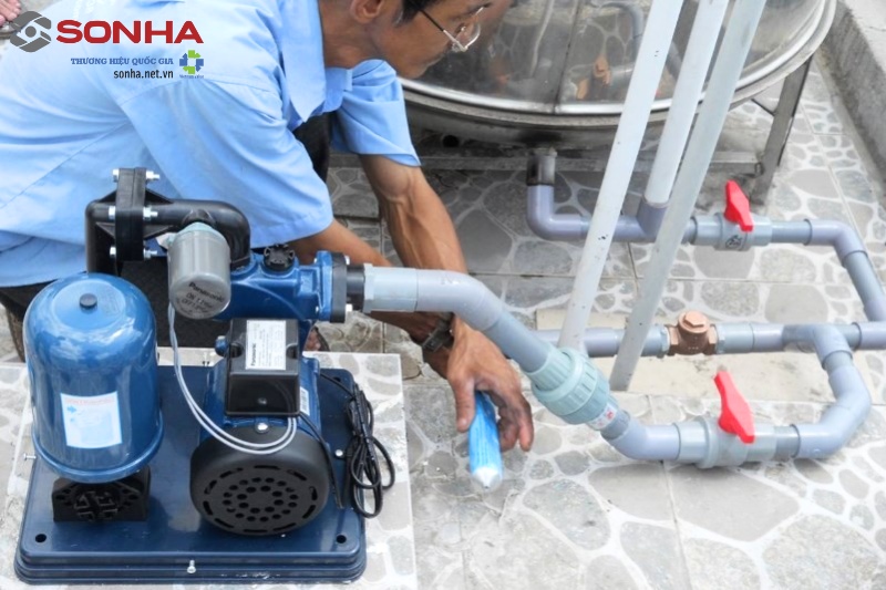 Máy bơm lên bồn nước là gì?